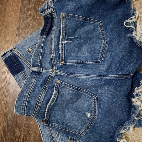 A&F OG 4" Mom Shorts- Light and Medium, sz 14/32. Used, great condition - Picture 2 of 6